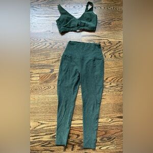 Beyond Yoga set in size small. Excellent condition.